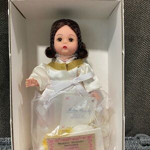 Madame Alexander Brunette Graduate (1999)